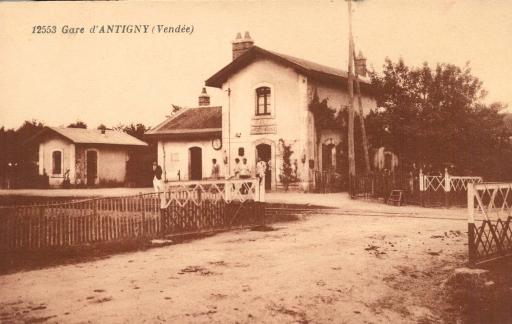 La gare d'Antigny-Saint-Maurice.